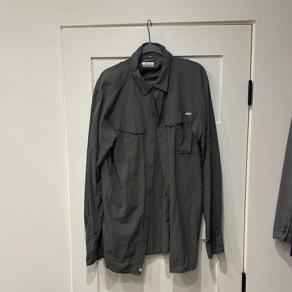 Men's Columbia Large Tall Dark Green Checkered Shirt